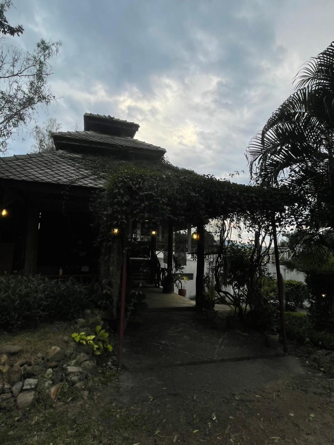 拜县爱&班周豪度假酒店 山林小屋 *