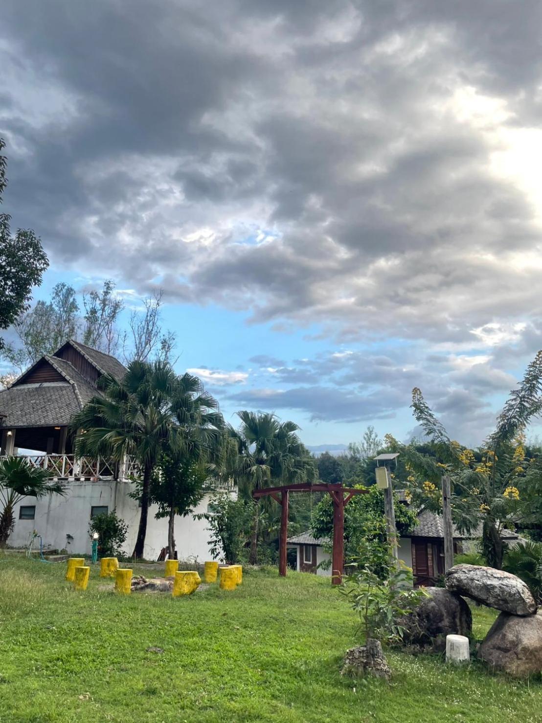 拜县爱&班周豪度假酒店 山林小屋 *